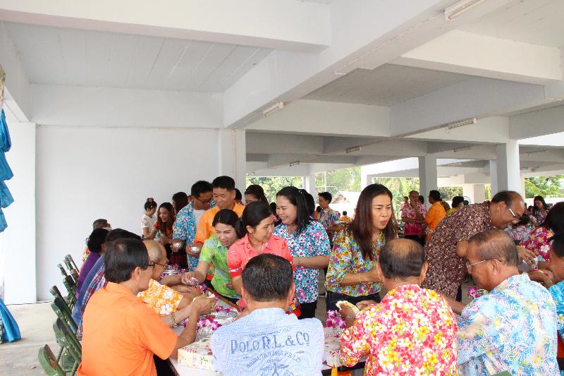 ภาพถ่าย ใช้ปุ่มลูกศร ซ้าย หรือ ขวา เลื่อนภาพถ่าย หรือปุ่มสามเหลี่ยมฉายภาพอัตโนมัติ  ถ้าต้องการบันทึกภาพ ใช้เมาส์คลิกขวาเลือกหัวข้อ  เป็นรูปภาพเป็น.. หรือ save as.. แสดงเต็มจอภาพ กุดปุ่ม F11 