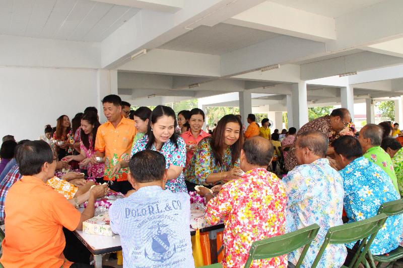 ภาพถ่าย ใช้ปุ่มลูกศร ซ้าย หรือ ขวา เลื่อนภาพถ่าย หรือปุ่มสามเหลี่ยมฉายภาพอัตโนมัติ  ถ้าต้องการบันทึกภาพ ใช้เมาส์คลิกขวาเลือกหัวข้อ  เป็นรูปภาพเป็น.. หรือ save as.. แสดงเต็มจอภาพ กุดปุ่ม F11 