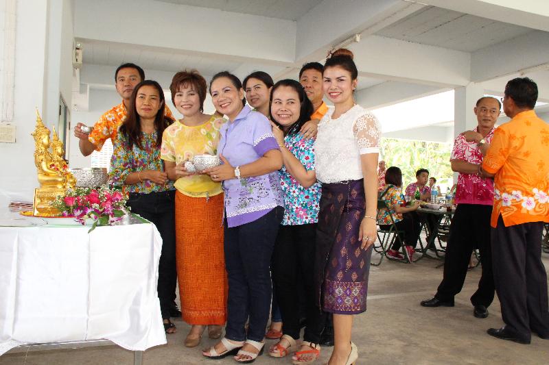 ภาพถ่าย ใช้ปุ่มลูกศร ซ้าย หรือ ขวา เลื่อนภาพถ่าย หรือปุ่มสามเหลี่ยมฉายภาพอัตโนมัติ  ถ้าต้องการบันทึกภาพ ใช้เมาส์คลิกขวาเลือกหัวข้อ  เป็นรูปภาพเป็น.. หรือ save as.. แสดงเต็มจอภาพ กุดปุ่ม F11 