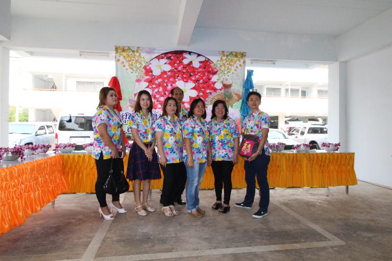 ภาพถ่าย ใช้ปุ่มลูกศร ซ้าย หรือ ขวา เลื่อนภาพถ่าย หรือปุ่มสามเหลี่ยมฉายภาพอัตโนมัติ  ถ้าต้องการบันทึกภาพ ใช้เมาส์คลิกขวาเลือกหัวข้อ  เป็นรูปภาพเป็น.. หรือ save as.. แสดงเต็มจอภาพ กุดปุ่ม F11 