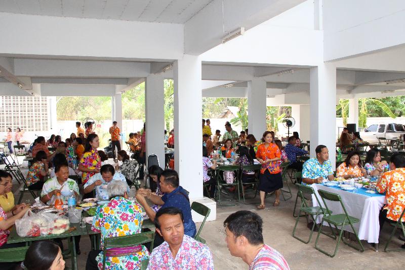 ภาพถ่าย ใช้ปุ่มลูกศร ซ้าย หรือ ขวา เลื่อนภาพถ่าย หรือปุ่มสามเหลี่ยมฉายภาพอัตโนมัติ  ถ้าต้องการบันทึกภาพ ใช้เมาส์คลิกขวาเลือกหัวข้อ  เป็นรูปภาพเป็น.. หรือ save as.. แสดงเต็มจอภาพ กุดปุ่ม F11 