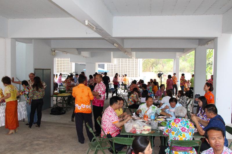 ภาพถ่าย ใช้ปุ่มลูกศร ซ้าย หรือ ขวา เลื่อนภาพถ่าย หรือปุ่มสามเหลี่ยมฉายภาพอัตโนมัติ  ถ้าต้องการบันทึกภาพ ใช้เมาส์คลิกขวาเลือกหัวข้อ  เป็นรูปภาพเป็น.. หรือ save as.. แสดงเต็มจอภาพ กุดปุ่ม F11 