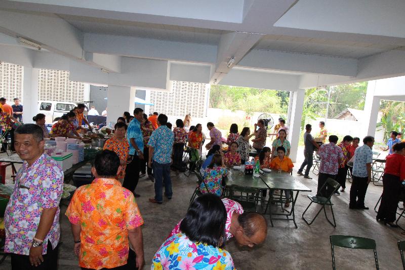 ภาพถ่าย ใช้ปุ่มลูกศร ซ้าย หรือ ขวา เลื่อนภาพถ่าย หรือปุ่มสามเหลี่ยมฉายภาพอัตโนมัติ  ถ้าต้องการบันทึกภาพ ใช้เมาส์คลิกขวาเลือกหัวข้อ  เป็นรูปภาพเป็น.. หรือ save as.. แสดงเต็มจอภาพ กุดปุ่ม F11 