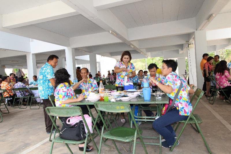 ภาพถ่าย ใช้ปุ่มลูกศร ซ้าย หรือ ขวา เลื่อนภาพถ่าย หรือปุ่มสามเหลี่ยมฉายภาพอัตโนมัติ  ถ้าต้องการบันทึกภาพ ใช้เมาส์คลิกขวาเลือกหัวข้อ  เป็นรูปภาพเป็น.. หรือ save as.. แสดงเต็มจอภาพ กุดปุ่ม F11 