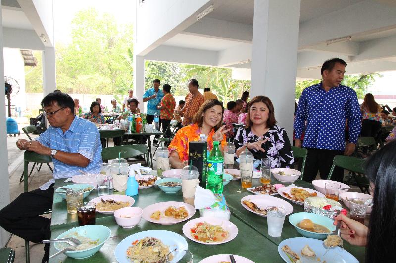 ภาพถ่าย ใช้ปุ่มลูกศร ซ้าย หรือ ขวา เลื่อนภาพถ่าย หรือปุ่มสามเหลี่ยมฉายภาพอัตโนมัติ  ถ้าต้องการบันทึกภาพ ใช้เมาส์คลิกขวาเลือกหัวข้อ  เป็นรูปภาพเป็น.. หรือ save as.. แสดงเต็มจอภาพ กุดปุ่ม F11 