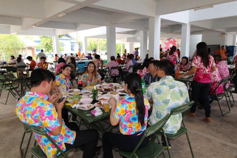 ภาพถ่าย ใช้ปุ่มลูกศร ซ้าย หรือ ขวา เลื่อนภาพถ่าย หรือปุ่มสามเหลี่ยมฉายภาพอัตโนมัติ  ถ้าต้องการบันทึกภาพ ใช้เมาส์คลิกขวาเลือกหัวข้อ  เป็นรูปภาพเป็น.. หรือ save as.. แสดงเต็มจอภาพ กุดปุ่ม F11 