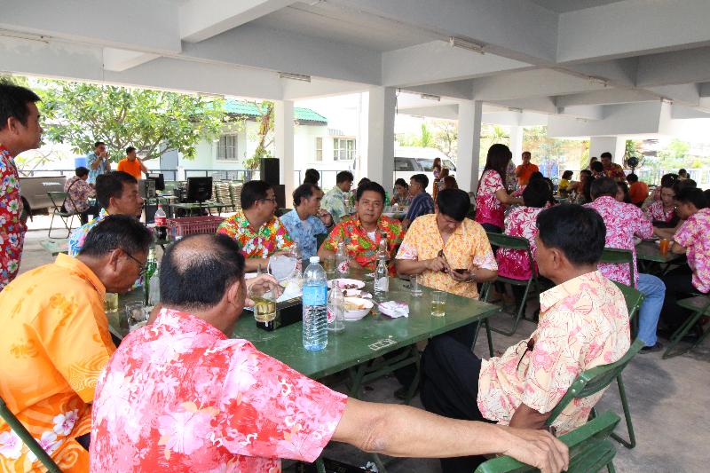 ภาพถ่าย ใช้ปุ่มลูกศร ซ้าย หรือ ขวา เลื่อนภาพถ่าย หรือปุ่มสามเหลี่ยมฉายภาพอัตโนมัติ  ถ้าต้องการบันทึกภาพ ใช้เมาส์คลิกขวาเลือกหัวข้อ  เป็นรูปภาพเป็น.. หรือ save as.. แสดงเต็มจอภาพ กุดปุ่ม F11 