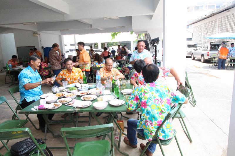 ภาพถ่าย ใช้ปุ่มลูกศร ซ้าย หรือ ขวา เลื่อนภาพถ่าย หรือปุ่มสามเหลี่ยมฉายภาพอัตโนมัติ  ถ้าต้องการบันทึกภาพ ใช้เมาส์คลิกขวาเลือกหัวข้อ  เป็นรูปภาพเป็น.. หรือ save as.. แสดงเต็มจอภาพ กุดปุ่ม F11 