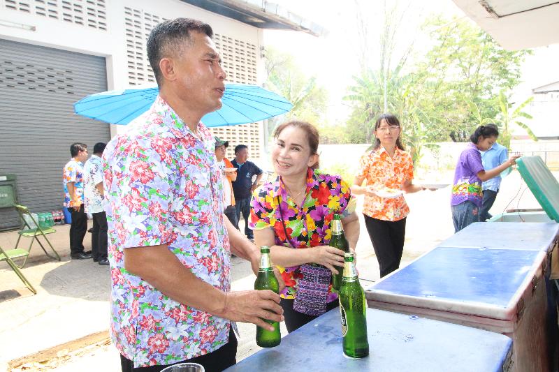 ภาพถ่าย ใช้ปุ่มลูกศร ซ้าย หรือ ขวา เลื่อนภาพถ่าย หรือปุ่มสามเหลี่ยมฉายภาพอัตโนมัติ  ถ้าต้องการบันทึกภาพ ใช้เมาส์คลิกขวาเลือกหัวข้อ  เป็นรูปภาพเป็น.. หรือ save as.. แสดงเต็มจอภาพ กุดปุ่ม F11 