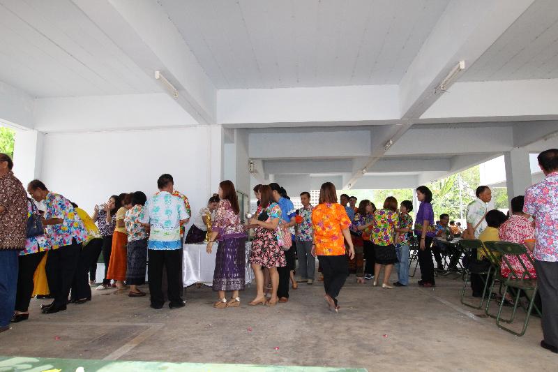 ภาพถ่าย ใช้ปุ่มลูกศร ซ้าย หรือ ขวา เลื่อนภาพถ่าย หรือปุ่มสามเหลี่ยมฉายภาพอัตโนมัติ  ถ้าต้องการบันทึกภาพ ใช้เมาส์คลิกขวาเลือกหัวข้อ  เป็นรูปภาพเป็น.. หรือ save as.. แสดงเต็มจอภาพ กุดปุ่ม F11 