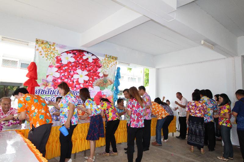 ภาพถ่าย ใช้ปุ่มลูกศร ซ้าย หรือ ขวา เลื่อนภาพถ่าย หรือปุ่มสามเหลี่ยมฉายภาพอัตโนมัติ  ถ้าต้องการบันทึกภาพ ใช้เมาส์คลิกขวาเลือกหัวข้อ  เป็นรูปภาพเป็น.. หรือ save as.. แสดงเต็มจอภาพ กุดปุ่ม F11 