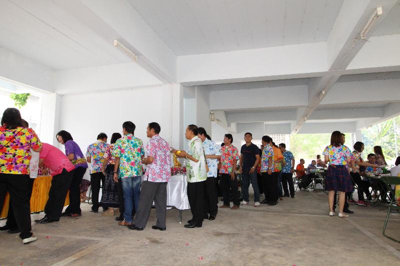 ภาพถ่าย ใช้ปุ่มลูกศร ซ้าย หรือ ขวา เลื่อนภาพถ่าย หรือปุ่มสามเหลี่ยมฉายภาพอัตโนมัติ  ถ้าต้องการบันทึกภาพ ใช้เมาส์คลิกขวาเลือกหัวข้อ  เป็นรูปภาพเป็น.. หรือ save as.. แสดงเต็มจอภาพ กุดปุ่ม F11 