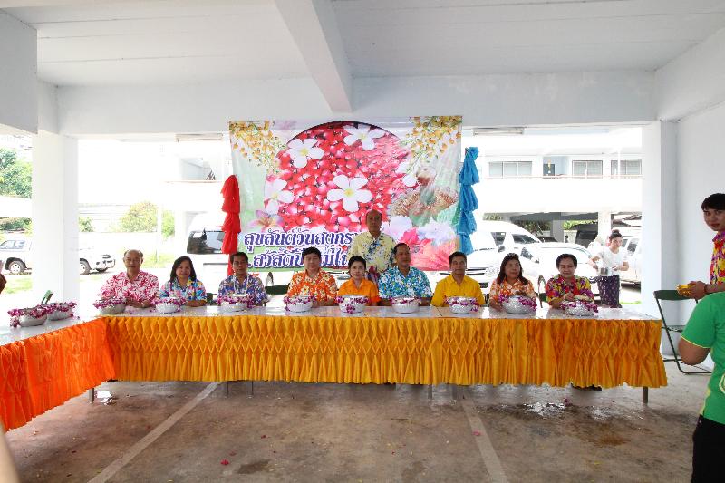 ภาพถ่าย ใช้ปุ่มลูกศร ซ้าย หรือ ขวา เลื่อนภาพถ่าย หรือปุ่มสามเหลี่ยมฉายภาพอัตโนมัติ  ถ้าต้องการบันทึกภาพ ใช้เมาส์คลิกขวาเลือกหัวข้อ  เป็นรูปภาพเป็น.. หรือ save as.. แสดงเต็มจอภาพ กุดปุ่ม F11 