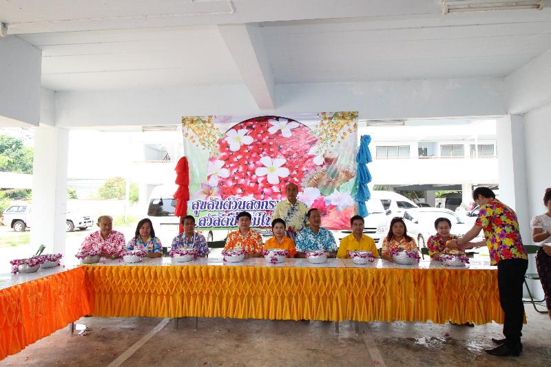 ภาพถ่าย ใช้ปุ่มลูกศร ซ้าย หรือ ขวา เลื่อนภาพถ่าย หรือปุ่มสามเหลี่ยมฉายภาพอัตโนมัติ  ถ้าต้องการบันทึกภาพ ใช้เมาส์คลิกขวาเลือกหัวข้อ  เป็นรูปภาพเป็น.. หรือ save as.. แสดงเต็มจอภาพ กุดปุ่ม F11 