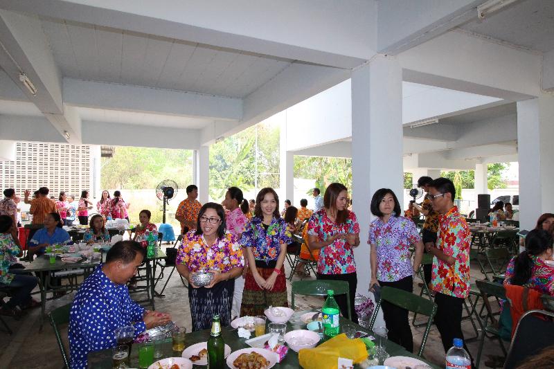 ภาพถ่าย ใช้ปุ่มลูกศร ซ้าย หรือ ขวา เลื่อนภาพถ่าย หรือปุ่มสามเหลี่ยมฉายภาพอัตโนมัติ  ถ้าต้องการบันทึกภาพ ใช้เมาส์คลิกขวาเลือกหัวข้อ  เป็นรูปภาพเป็น.. หรือ save as.. แสดงเต็มจอภาพ กุดปุ่ม F11 