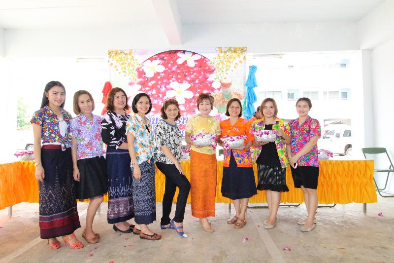 ภาพถ่าย ใช้ปุ่มลูกศร ซ้าย หรือ ขวา เลื่อนภาพถ่าย หรือปุ่มสามเหลี่ยมฉายภาพอัตโนมัติ  ถ้าต้องการบันทึกภาพ ใช้เมาส์คลิกขวาเลือกหัวข้อ  เป็นรูปภาพเป็น.. หรือ save as.. แสดงเต็มจอภาพ กุดปุ่ม F11 