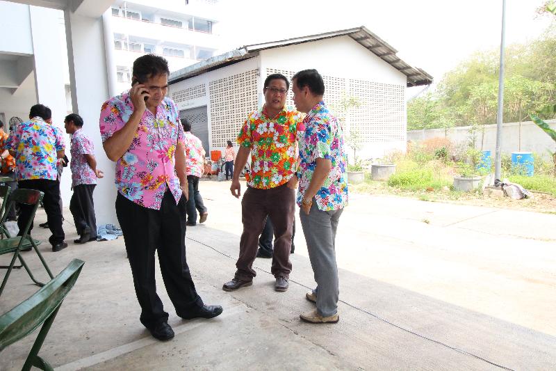 ภาพถ่าย ใช้ปุ่มลูกศร ซ้าย หรือ ขวา เลื่อนภาพถ่าย หรือปุ่มสามเหลี่ยมฉายภาพอัตโนมัติ  ถ้าต้องการบันทึกภาพ ใช้เมาส์คลิกขวาเลือกหัวข้อ  เป็นรูปภาพเป็น.. หรือ save as.. แสดงเต็มจอภาพ กุดปุ่ม F11 