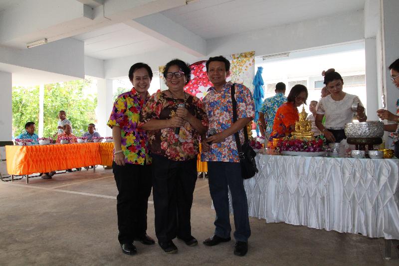 ภาพถ่าย ใช้ปุ่มลูกศร ซ้าย หรือ ขวา เลื่อนภาพถ่าย หรือปุ่มสามเหลี่ยมฉายภาพอัตโนมัติ  ถ้าต้องการบันทึกภาพ ใช้เมาส์คลิกขวาเลือกหัวข้อ  เป็นรูปภาพเป็น.. หรือ save as.. แสดงเต็มจอภาพ กุดปุ่ม F11 