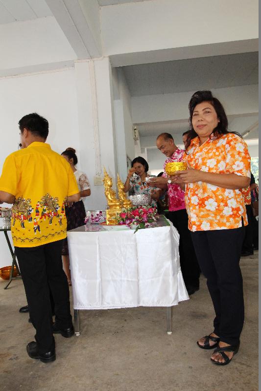 ภาพถ่าย ใช้ปุ่มลูกศร ซ้าย หรือ ขวา เลื่อนภาพถ่าย หรือปุ่มสามเหลี่ยมฉายภาพอัตโนมัติ  ถ้าต้องการบันทึกภาพ ใช้เมาส์คลิกขวาเลือกหัวข้อ  เป็นรูปภาพเป็น.. หรือ save as.. แสดงเต็มจอภาพ กุดปุ่ม F11 