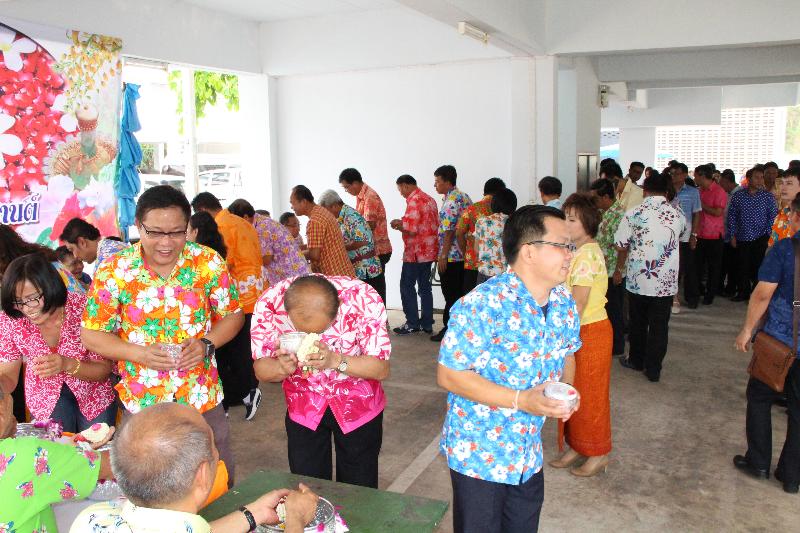 ภาพถ่าย ใช้ปุ่มลูกศร ซ้าย หรือ ขวา เลื่อนภาพถ่าย หรือปุ่มสามเหลี่ยมฉายภาพอัตโนมัติ  ถ้าต้องการบันทึกภาพ ใช้เมาส์คลิกขวาเลือกหัวข้อ  เป็นรูปภาพเป็น.. หรือ save as.. แสดงเต็มจอภาพ กุดปุ่ม F11 