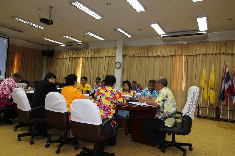 ภาพถ่าย ใช้ปุ่มลูกศร ซ้าย หรือ ขวา เลื่อนภาพถ่าย หรือปุ่มสามเหลี่ยมฉายภาพอัตโนมัติ  ถ้าต้องการบันทึกภาพ ใช้เมาส์คลิกขวาเลือกหัวข้อ  เป็นรูปภาพเป็น.. หรือ save as.. แสดงเต็มจอภาพ กุดปุ่ม F11 