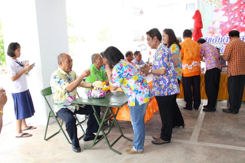 ภาพถ่าย ใช้ปุ่มลูกศร ซ้าย หรือ ขวา เลื่อนภาพถ่าย หรือปุ่มสามเหลี่ยมฉายภาพอัตโนมัติ  ถ้าต้องการบันทึกภาพ ใช้เมาส์คลิกขวาเลือกหัวข้อ  เป็นรูปภาพเป็น.. หรือ save as.. แสดงเต็มจอภาพ กุดปุ่ม F11 