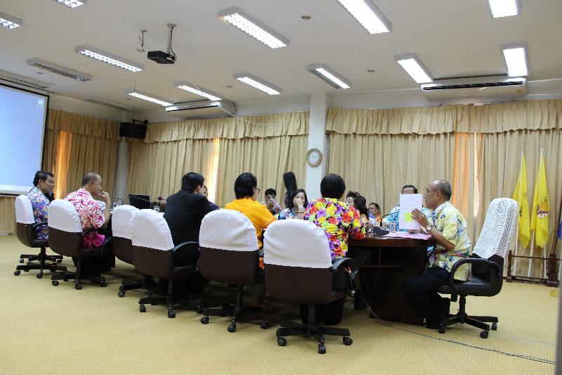 ภาพถ่าย ใช้ปุ่มลูกศร ซ้าย หรือ ขวา เลื่อนภาพถ่าย หรือปุ่มสามเหลี่ยมฉายภาพอัตโนมัติ  ถ้าต้องการบันทึกภาพ ใช้เมาส์คลิกขวาเลือกหัวข้อ  เป็นรูปภาพเป็น.. หรือ save as.. แสดงเต็มจอภาพ กุดปุ่ม F11 