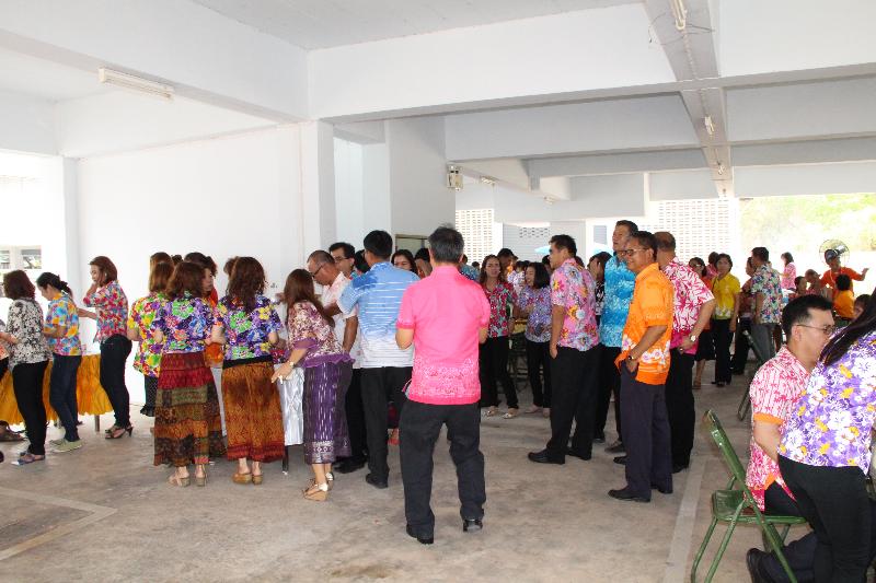 ภาพถ่าย ใช้ปุ่มลูกศร ซ้าย หรือ ขวา เลื่อนภาพถ่าย หรือปุ่มสามเหลี่ยมฉายภาพอัตโนมัติ  ถ้าต้องการบันทึกภาพ ใช้เมาส์คลิกขวาเลือกหัวข้อ  เป็นรูปภาพเป็น.. หรือ save as.. แสดงเต็มจอภาพ กุดปุ่ม F11 