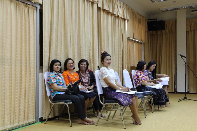 ภาพถ่าย ใช้ปุ่มลูกศร ซ้าย หรือ ขวา เลื่อนภาพถ่าย หรือปุ่มสามเหลี่ยมฉายภาพอัตโนมัติ  ถ้าต้องการบันทึกภาพ ใช้เมาส์คลิกขวาเลือกหัวข้อ  เป็นรูปภาพเป็น.. หรือ save as.. แสดงเต็มจอภาพ กุดปุ่ม F11 