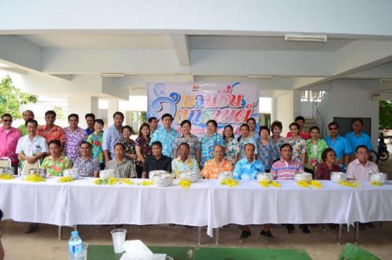 ภาพถ่าย ใช้ปุ่มลูกศร ซ้าย หรือ ขวา เลื่อนภาพถ่าย หรือปุ่มสามเหลี่ยมฉายภาพอัตโนมัติ  ถ้าต้องการบันทึกภาพ ใช้เมาส์คลิกขวาเลือกหัวข้อ  เป็นรูปภาพเป็น.. หรือ save as.. แสดงเต็มจอภาพ กุดปุ่ม F11 