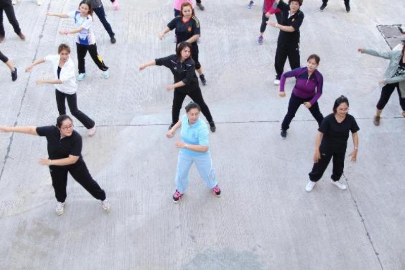 ภาพถ่าย ใช้ปุ่มลูกศร ซ้าย หรือ ขวา เลื่อนภาพถ่าย หรือปุ่มสามเหลี่ยมฉายภาพอัตโนมัติ  ถ้าต้องการบันทึกภาพ ใช้เมาส์คลิกขวาเลือกหัวข้อ  เป็นรูปภาพเป็น.. หรือ save as.. แสดงเต็มจอภาพ กุดปุ่ม F11 