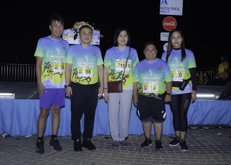 ภาพถ่าย ใช้ปุ่มลูกศร ซ้าย หรือ ขวา เลื่อนภาพถ่าย หรือปุ่มสามเหลี่ยมฉายภาพอัตโนมัติ  ถ้าต้องการบันทึกภาพ ใช้เมาส์คลิกขวาเลือกหัวข้อ  เป็นรูปภาพเป็น.. หรือ save as.. แสดงเต็มจอภาพ กุดปุ่ม F11 