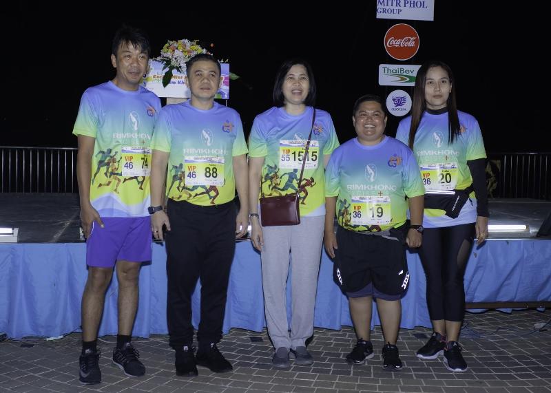 ภาพถ่าย ใช้ปุ่มลูกศร ซ้าย หรือ ขวา เลื่อนภาพถ่าย หรือปุ่มสามเหลี่ยมฉายภาพอัตโนมัติ  ถ้าต้องการบันทึกภาพ ใช้เมาส์คลิกขวาเลือกหัวข้อ  เป็นรูปภาพเป็น.. หรือ save as.. แสดงเต็มจอภาพ กุดปุ่ม F11 