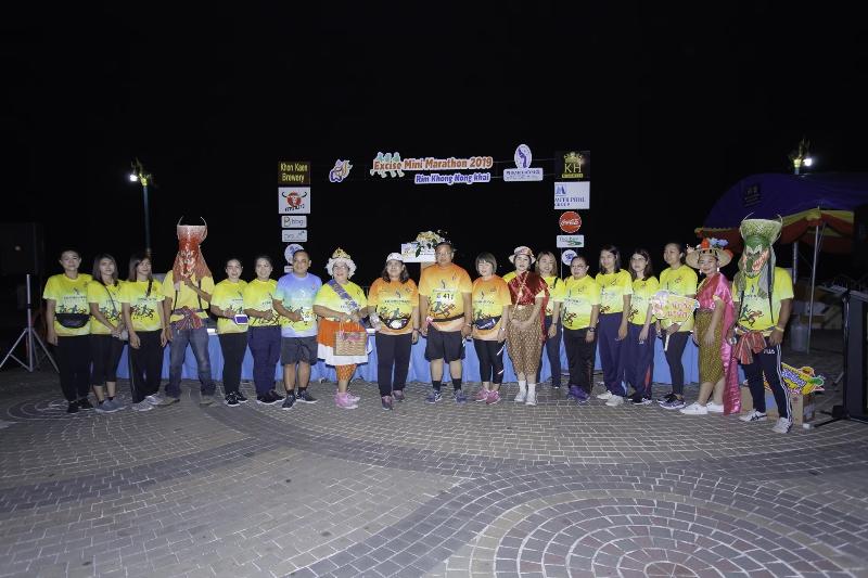 ภาพถ่าย ใช้ปุ่มลูกศร ซ้าย หรือ ขวา เลื่อนภาพถ่าย หรือปุ่มสามเหลี่ยมฉายภาพอัตโนมัติ  ถ้าต้องการบันทึกภาพ ใช้เมาส์คลิกขวาเลือกหัวข้อ  เป็นรูปภาพเป็น.. หรือ save as.. แสดงเต็มจอภาพ กุดปุ่ม F11 