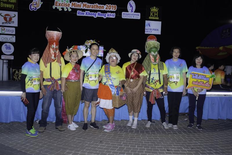 ภาพถ่าย ใช้ปุ่มลูกศร ซ้าย หรือ ขวา เลื่อนภาพถ่าย หรือปุ่มสามเหลี่ยมฉายภาพอัตโนมัติ  ถ้าต้องการบันทึกภาพ ใช้เมาส์คลิกขวาเลือกหัวข้อ  เป็นรูปภาพเป็น.. หรือ save as.. แสดงเต็มจอภาพ กุดปุ่ม F11 