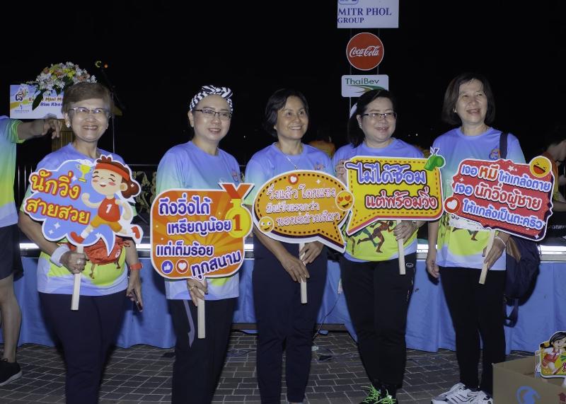 ภาพถ่าย ใช้ปุ่มลูกศร ซ้าย หรือ ขวา เลื่อนภาพถ่าย หรือปุ่มสามเหลี่ยมฉายภาพอัตโนมัติ  ถ้าต้องการบันทึกภาพ ใช้เมาส์คลิกขวาเลือกหัวข้อ  เป็นรูปภาพเป็น.. หรือ save as.. แสดงเต็มจอภาพ กุดปุ่ม F11 