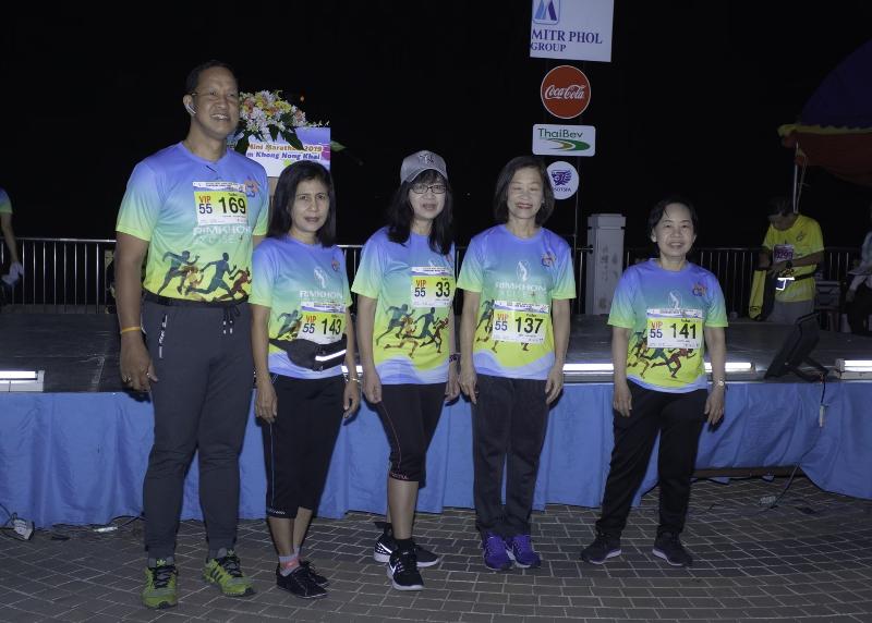 ภาพถ่าย ใช้ปุ่มลูกศร ซ้าย หรือ ขวา เลื่อนภาพถ่าย หรือปุ่มสามเหลี่ยมฉายภาพอัตโนมัติ  ถ้าต้องการบันทึกภาพ ใช้เมาส์คลิกขวาเลือกหัวข้อ  เป็นรูปภาพเป็น.. หรือ save as.. แสดงเต็มจอภาพ กุดปุ่ม F11 