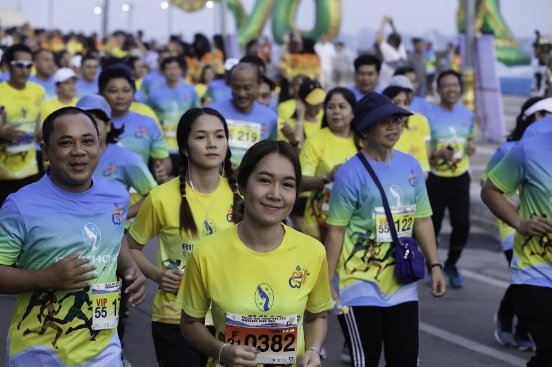 ภาพถ่าย ใช้ปุ่มลูกศร ซ้าย หรือ ขวา เลื่อนภาพถ่าย หรือปุ่มสามเหลี่ยมฉายภาพอัตโนมัติ  ถ้าต้องการบันทึกภาพ ใช้เมาส์คลิกขวาเลือกหัวข้อ  เป็นรูปภาพเป็น.. หรือ save as.. แสดงเต็มจอภาพ กุดปุ่ม F11 