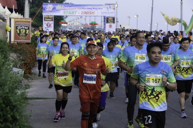 ภาพถ่าย ใช้ปุ่มลูกศร ซ้าย หรือ ขวา เลื่อนภาพถ่าย หรือปุ่มสามเหลี่ยมฉายภาพอัตโนมัติ  ถ้าต้องการบันทึกภาพ ใช้เมาส์คลิกขวาเลือกหัวข้อ  เป็นรูปภาพเป็น.. หรือ save as.. แสดงเต็มจอภาพ กุดปุ่ม F11 