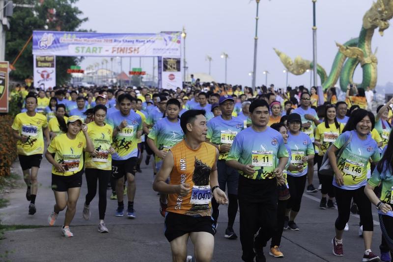 ภาพถ่าย ใช้ปุ่มลูกศร ซ้าย หรือ ขวา เลื่อนภาพถ่าย หรือปุ่มสามเหลี่ยมฉายภาพอัตโนมัติ  ถ้าต้องการบันทึกภาพ ใช้เมาส์คลิกขวาเลือกหัวข้อ  เป็นรูปภาพเป็น.. หรือ save as.. แสดงเต็มจอภาพ กุดปุ่ม F11 