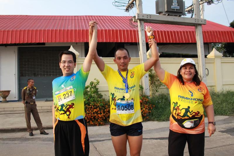 ภาพถ่าย ใช้ปุ่มลูกศร ซ้าย หรือ ขวา เลื่อนภาพถ่าย หรือปุ่มสามเหลี่ยมฉายภาพอัตโนมัติ  ถ้าต้องการบันทึกภาพ ใช้เมาส์คลิกขวาเลือกหัวข้อ  เป็นรูปภาพเป็น.. หรือ save as.. แสดงเต็มจอภาพ กุดปุ่ม F11 