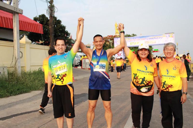 ภาพถ่าย ใช้ปุ่มลูกศร ซ้าย หรือ ขวา เลื่อนภาพถ่าย หรือปุ่มสามเหลี่ยมฉายภาพอัตโนมัติ  ถ้าต้องการบันทึกภาพ ใช้เมาส์คลิกขวาเลือกหัวข้อ  เป็นรูปภาพเป็น.. หรือ save as.. แสดงเต็มจอภาพ กุดปุ่ม F11 