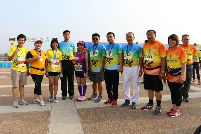 ภาพถ่าย ใช้ปุ่มลูกศร ซ้าย หรือ ขวา เลื่อนภาพถ่าย หรือปุ่มสามเหลี่ยมฉายภาพอัตโนมัติ  ถ้าต้องการบันทึกภาพ ใช้เมาส์คลิกขวาเลือกหัวข้อ  เป็นรูปภาพเป็น.. หรือ save as.. แสดงเต็มจอภาพ กุดปุ่ม F11 