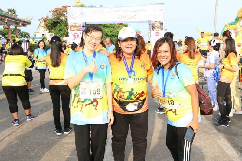 ภาพถ่าย ใช้ปุ่มลูกศร ซ้าย หรือ ขวา เลื่อนภาพถ่าย หรือปุ่มสามเหลี่ยมฉายภาพอัตโนมัติ  ถ้าต้องการบันทึกภาพ ใช้เมาส์คลิกขวาเลือกหัวข้อ  เป็นรูปภาพเป็น.. หรือ save as.. แสดงเต็มจอภาพ กุดปุ่ม F11 