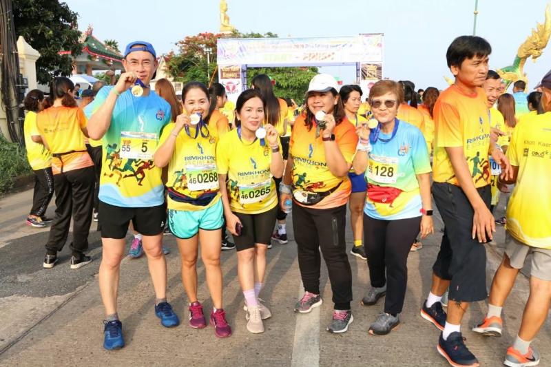 ภาพถ่าย ใช้ปุ่มลูกศร ซ้าย หรือ ขวา เลื่อนภาพถ่าย หรือปุ่มสามเหลี่ยมฉายภาพอัตโนมัติ  ถ้าต้องการบันทึกภาพ ใช้เมาส์คลิกขวาเลือกหัวข้อ  เป็นรูปภาพเป็น.. หรือ save as.. แสดงเต็มจอภาพ กุดปุ่ม F11 