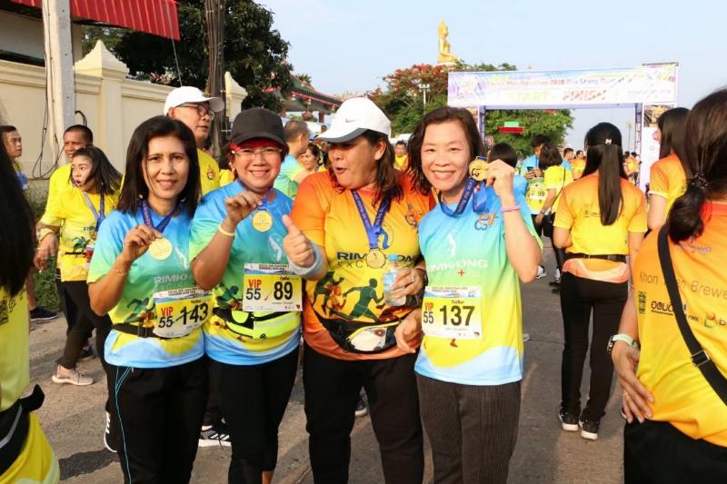 ภาพถ่าย ใช้ปุ่มลูกศร ซ้าย หรือ ขวา เลื่อนภาพถ่าย หรือปุ่มสามเหลี่ยมฉายภาพอัตโนมัติ  ถ้าต้องการบันทึกภาพ ใช้เมาส์คลิกขวาเลือกหัวข้อ  เป็นรูปภาพเป็น.. หรือ save as.. แสดงเต็มจอภาพ กุดปุ่ม F11 