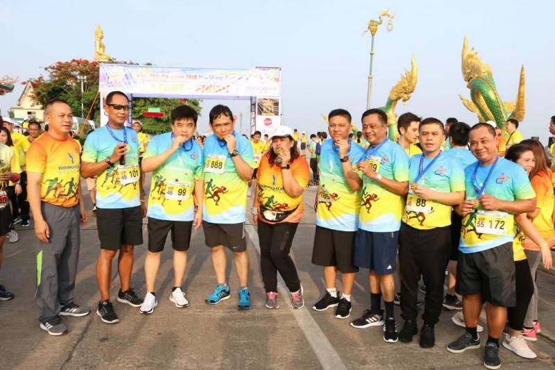 ภาพถ่าย ใช้ปุ่มลูกศร ซ้าย หรือ ขวา เลื่อนภาพถ่าย หรือปุ่มสามเหลี่ยมฉายภาพอัตโนมัติ  ถ้าต้องการบันทึกภาพ ใช้เมาส์คลิกขวาเลือกหัวข้อ  เป็นรูปภาพเป็น.. หรือ save as.. แสดงเต็มจอภาพ กุดปุ่ม F11 