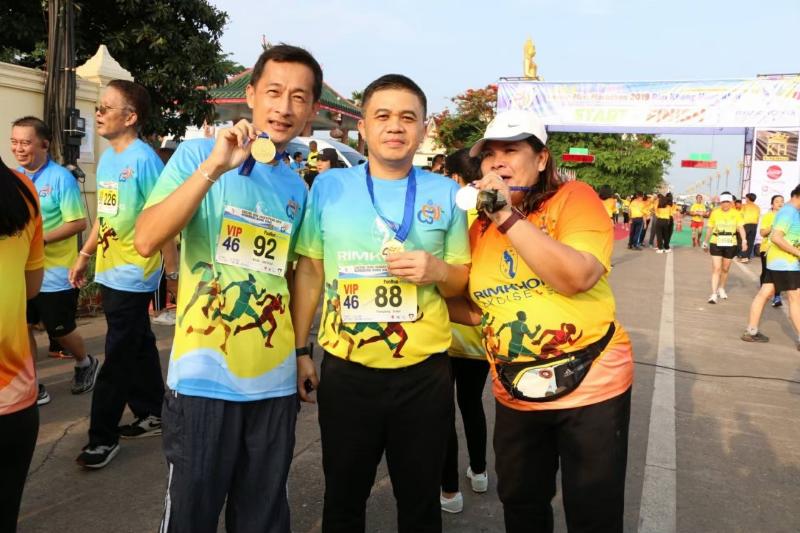 ภาพถ่าย ใช้ปุ่มลูกศร ซ้าย หรือ ขวา เลื่อนภาพถ่าย หรือปุ่มสามเหลี่ยมฉายภาพอัตโนมัติ  ถ้าต้องการบันทึกภาพ ใช้เมาส์คลิกขวาเลือกหัวข้อ  เป็นรูปภาพเป็น.. หรือ save as.. แสดงเต็มจอภาพ กุดปุ่ม F11 