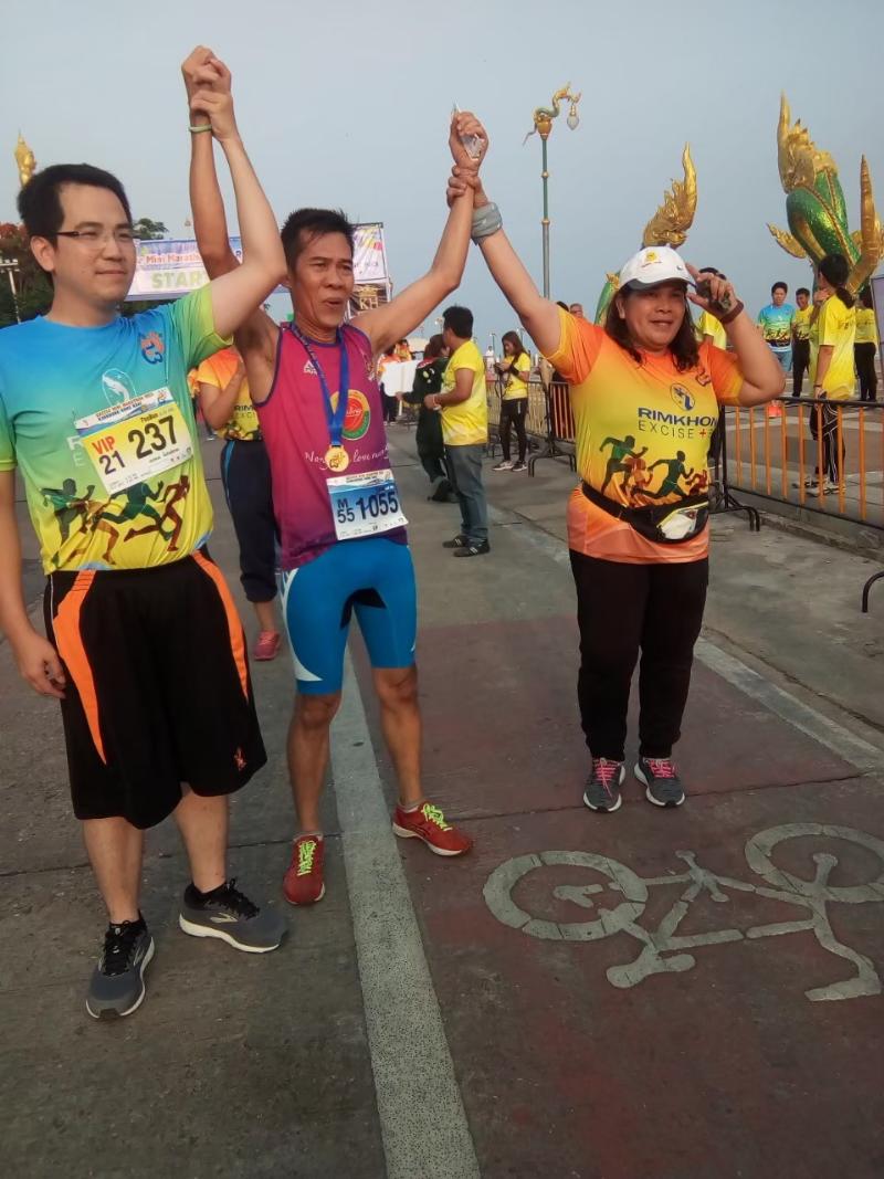 ภาพถ่าย ใช้ปุ่มลูกศร ซ้าย หรือ ขวา เลื่อนภาพถ่าย หรือปุ่มสามเหลี่ยมฉายภาพอัตโนมัติ  ถ้าต้องการบันทึกภาพ ใช้เมาส์คลิกขวาเลือกหัวข้อ  เป็นรูปภาพเป็น.. หรือ save as.. แสดงเต็มจอภาพ กุดปุ่ม F11 