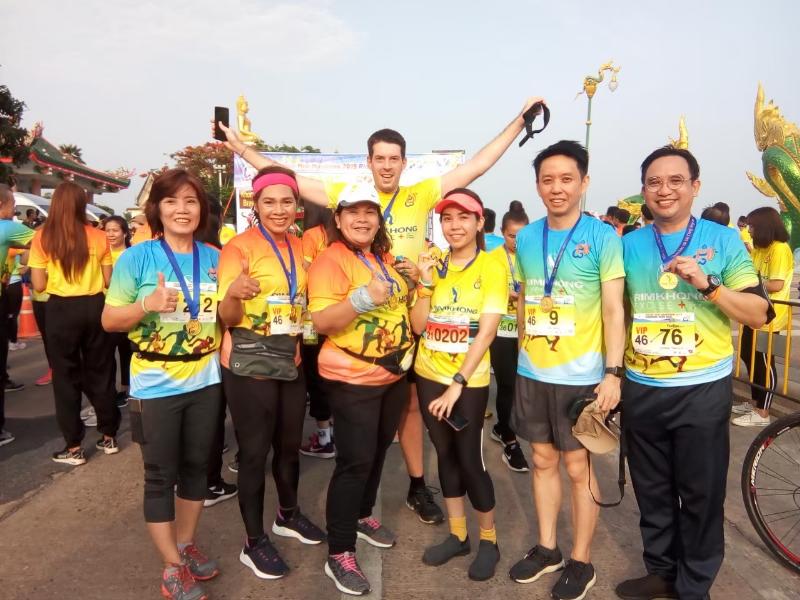 ภาพถ่าย ใช้ปุ่มลูกศร ซ้าย หรือ ขวา เลื่อนภาพถ่าย หรือปุ่มสามเหลี่ยมฉายภาพอัตโนมัติ  ถ้าต้องการบันทึกภาพ ใช้เมาส์คลิกขวาเลือกหัวข้อ  เป็นรูปภาพเป็น.. หรือ save as.. แสดงเต็มจอภาพ กุดปุ่ม F11 